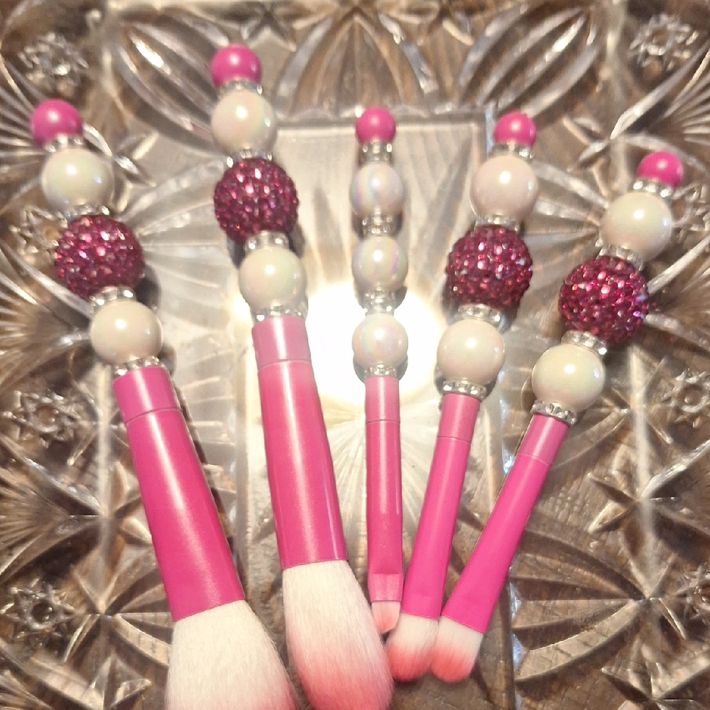 Elegant Pink and White Makeup Brush Set